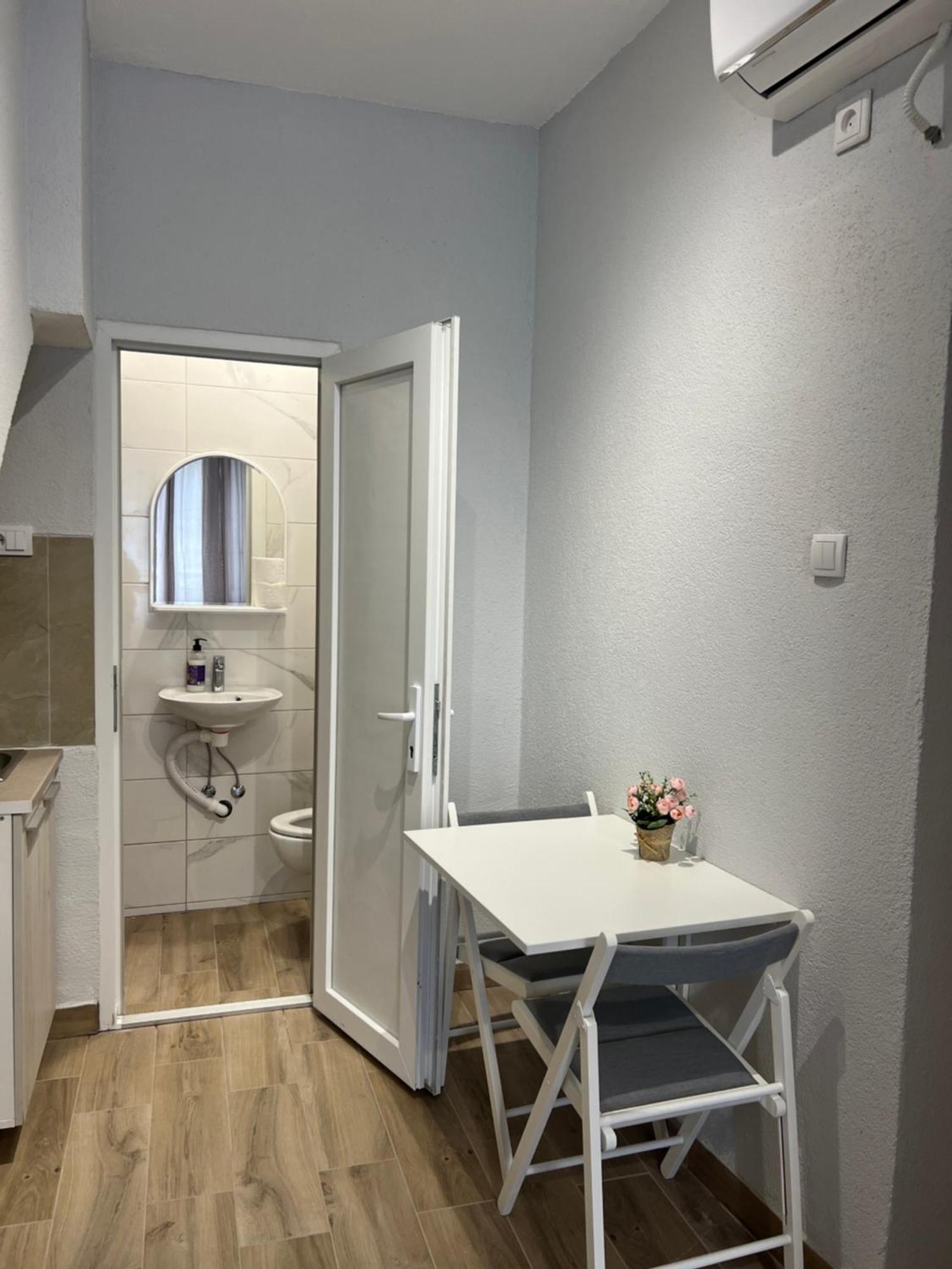 Apartments Astoria Hn Херцег-Нови Экстерьер фото