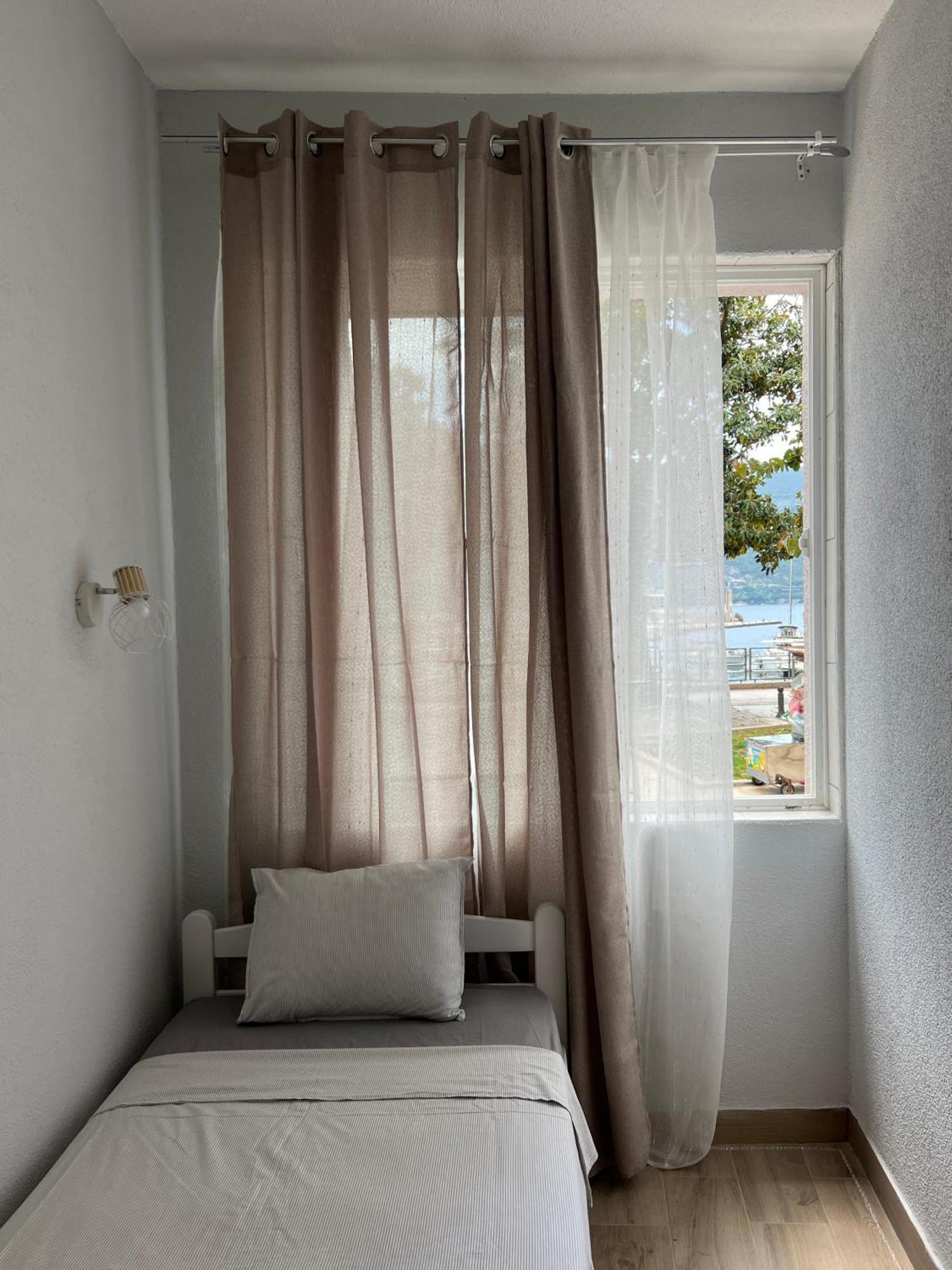 Apartments Astoria Hn Херцег-Нови Экстерьер фото